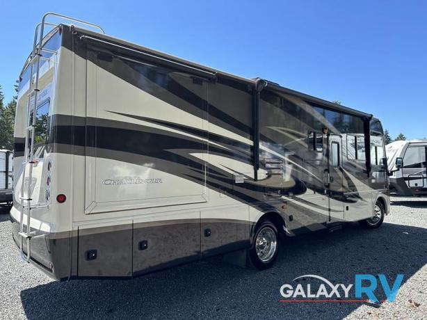 Used 2011 Thor Motor Coach Challenger 32VS image 4