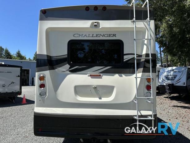 Used 2011 Thor Motor Coach Challenger 32VS image 6