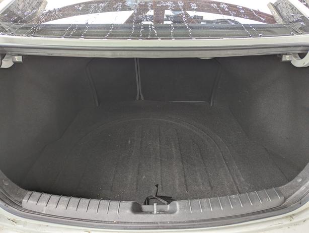 2017 Hyundai Elantra Limited - Sunroof, NAV, Heated Front/Rear Seats image 8