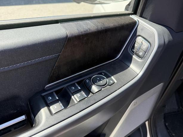 2023 Ford F-150 Lariat SuperCrew 4x4 image 6