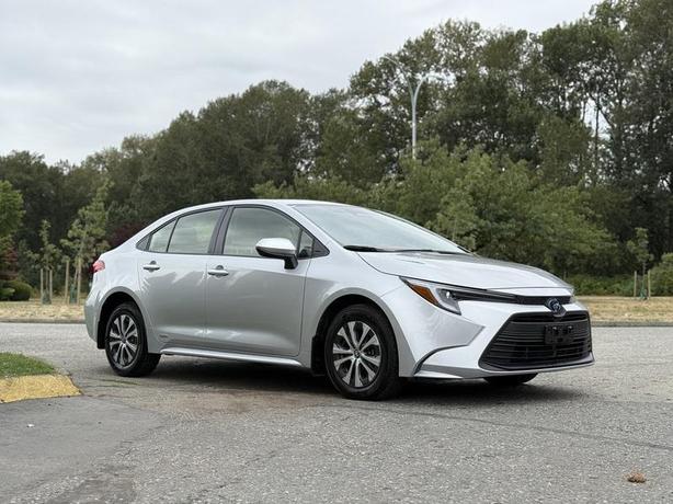 2025 Toyota Corolla Hybrid LE AWD image 1