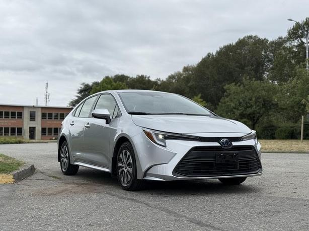 2025 Toyota Corolla Hybrid LE AWD image 2