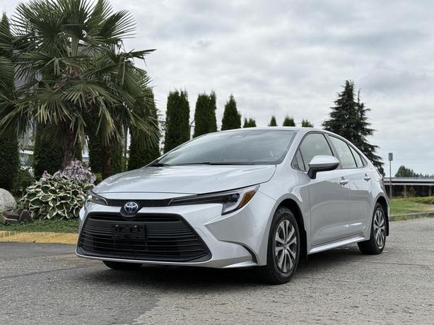2025 Toyota Corolla Hybrid LE AWD image 4