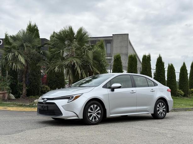 2025 Toyota Corolla Hybrid LE AWD image 5