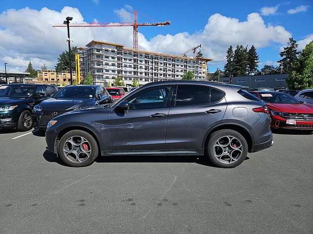 2018 Alfa Romeo Stelvio Sport image 3