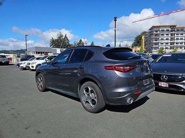 2018 Alfa Romeo Stelvio Sport image 4