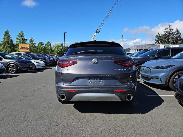 2018 Alfa Romeo Stelvio Sport image 5