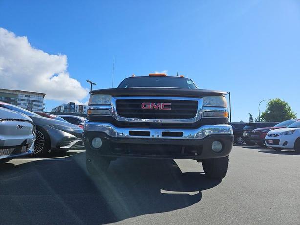 2003 GMC Sierra 3500 Crew Cab 167 WB 4WD SLT | Keyless Entry | Cruise Control! image 2