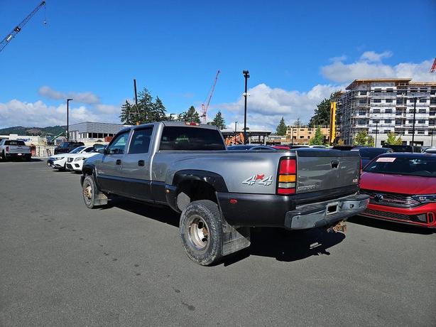 2003 GMC Sierra 3500 Crew Cab 167 WB 4WD SLT | Keyless Entry | Cruise Control! image 4