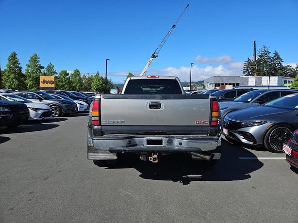 2003 GMC Sierra 3500 Crew Cab 167 WB 4WD SLT | Keyless Entry | Cruise Control! image 5