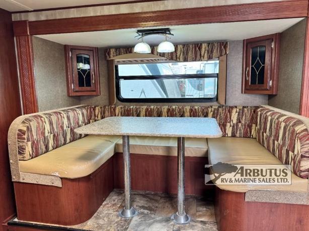 Used 2015 Winnebago Minnie 2201DS image 7