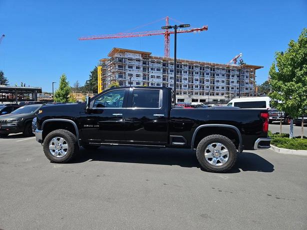 2021 Chevrolet Silverado 3500 4WD Crew Cab 159 LTZ | Remote Start | Low Km's! image 3