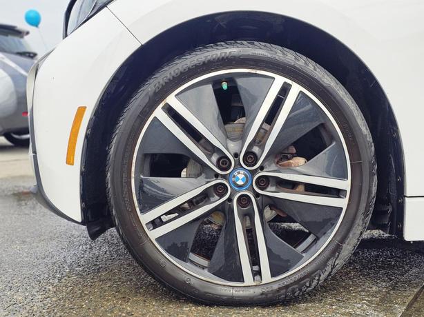2014 BMW i3 4dr HB w/Range Extender image 5