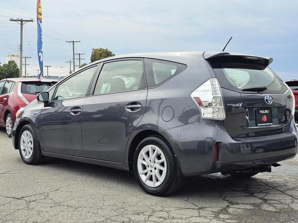 2012 Toyota Prius V 5dr HB image 4