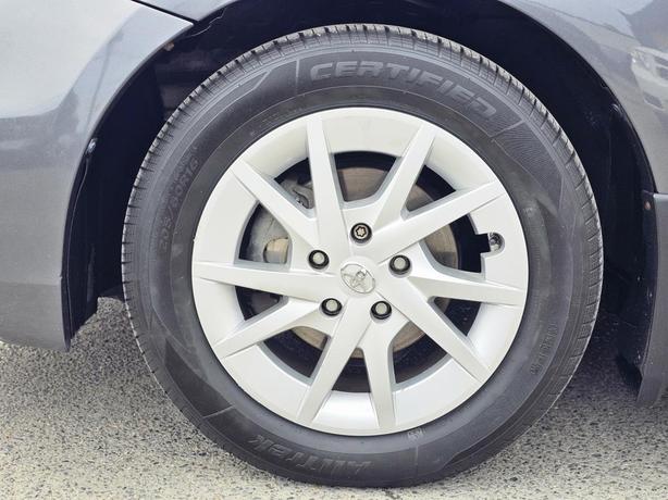 2012 Toyota Prius V 5dr HB image 5