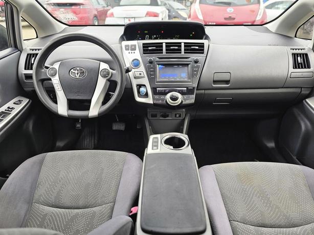 2012 Toyota Prius V 5dr HB image 6