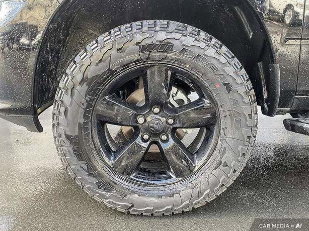 2023 RAM 1500 Classic Express 4x4 Crew Cab 5'7 Box | Factory Dealer-Installed Li image 6
