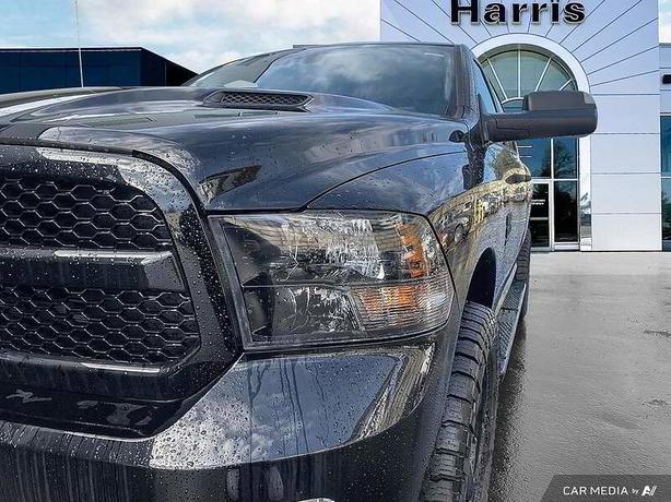 2023 RAM 1500 Classic Express 4x4 Crew Cab 5'7 Box | Factory Dealer-Installed Li image 8
