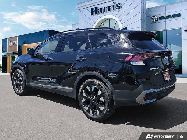 2023 Kia Sportage LX AWD | No Reported Accidents | One Owner! image 4