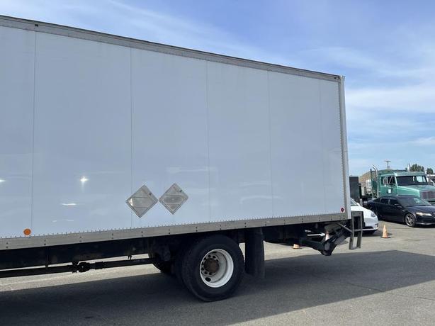 2018 Hino 338 Cube Van 26 foot Box Power Tailgate Diesel Air Brakes image 4