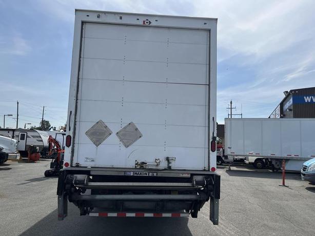 2018 Hino 338 Cube Van 26 foot Box Power Tailgate Diesel Air Brakes image 6