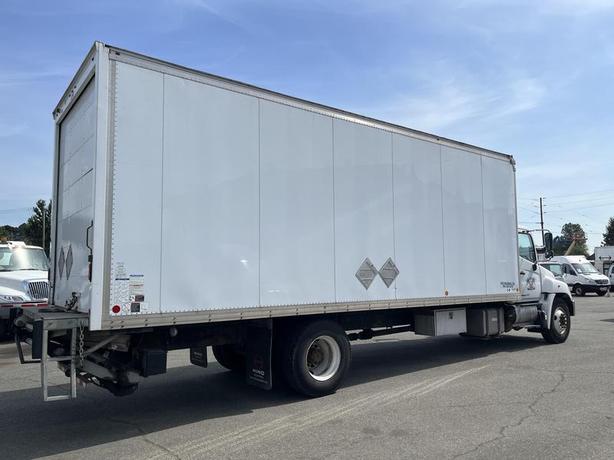 2018 Hino 338 Cube Van 26 foot Box Power Tailgate Diesel Air Brakes image 8