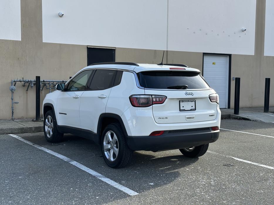 2018 Jeep Compass display photo