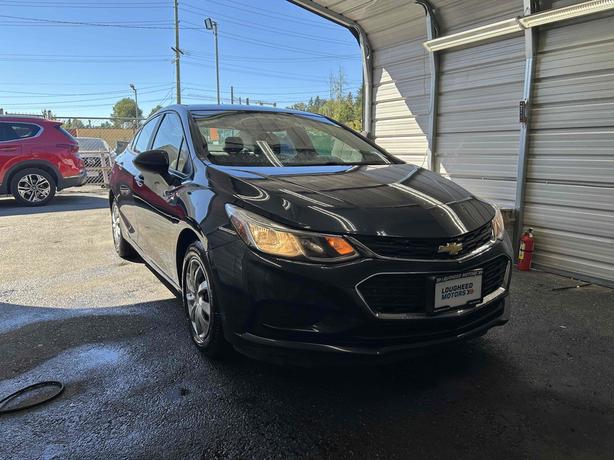 2016 Chevrolet Cruze image 1