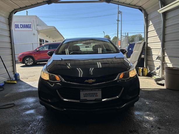 2016 Chevrolet Cruze image 2