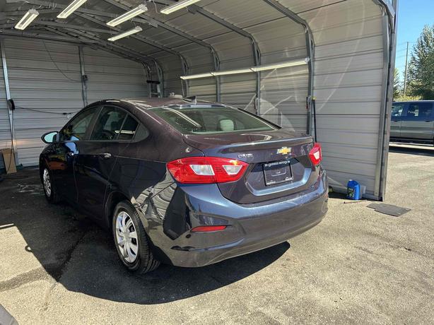 2016 Chevrolet Cruze image 4