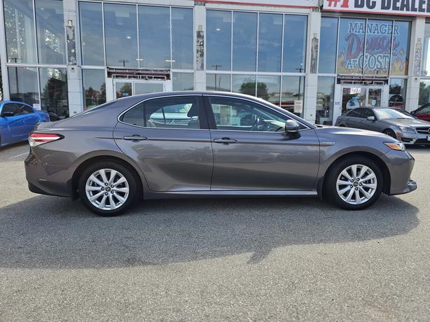 2019 Toyota Camry Hybrid LE - No Accidents, Heated Seats image 4