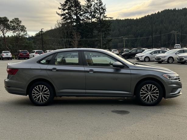 2021 Volkswagen Jetta Highline - 8.0" Touchscreen & Rain sensing wipers image 5