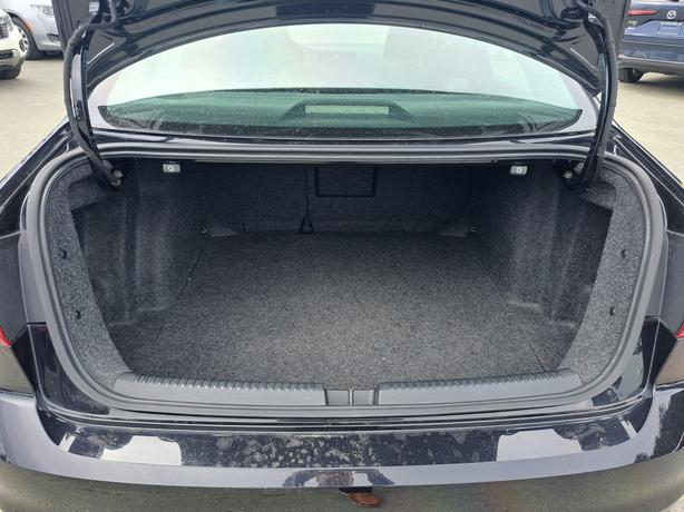 2016 Volkswagen Jetta - Heated, Seats, Moonroof image 8