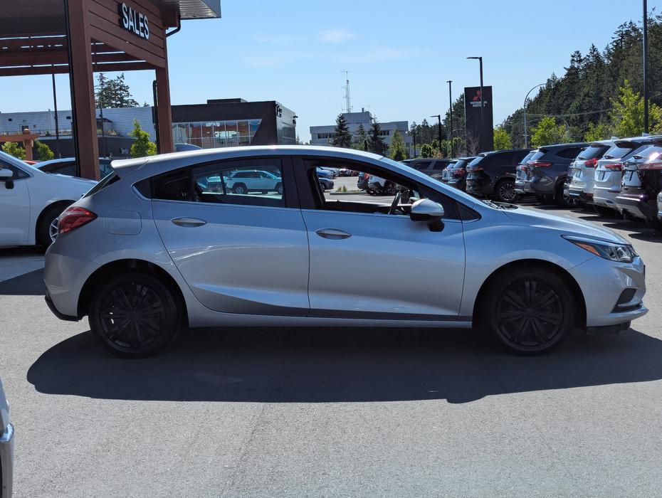 2018 Chevrolet Cruze LT - Heated Seats, Apple Carplay/A.A. display photo