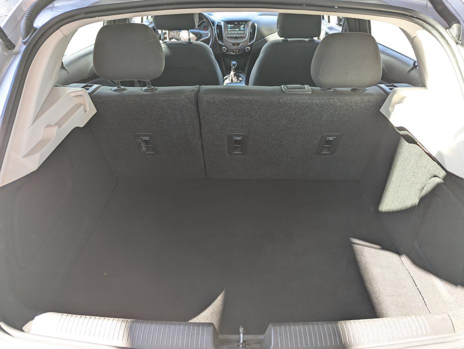 2018 Chevrolet Cruze LT - Heated Seats, Apple Carplay/A.A. display photo