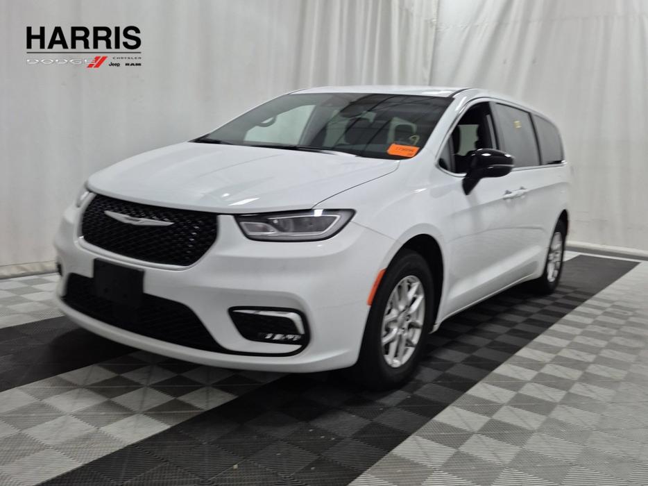 2024 Chrysler Pacifica Touring | No Reported Accidents! display photo