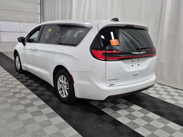 2024 Chrysler Pacifica Touring | No Reported Accidents! image 5