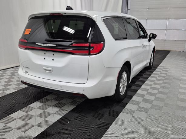 2024 Chrysler Pacifica Touring | No Reported Accidents! image 6