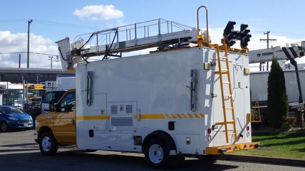 2015 Ford Econoline E-450 Cube Van With Bucket image 7