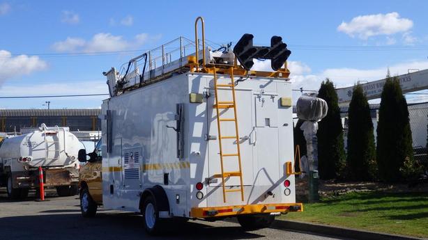 2015 Ford Econoline E-450 Cube Van With Bucket image 8