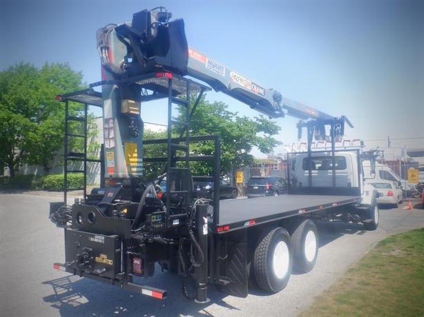 2006 International 7500 Flat Deck 25 foot With Crane Air Brakes 3 Seater Diesel  image 8