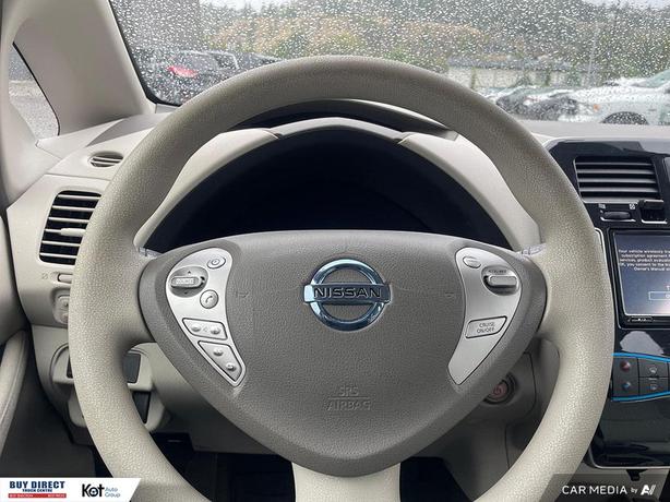 2011 Nissan LEAF SL image 6