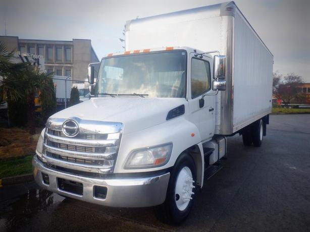 2013 Hino 308 24 Foot Cube Van 3 Seater Diesel image 4
