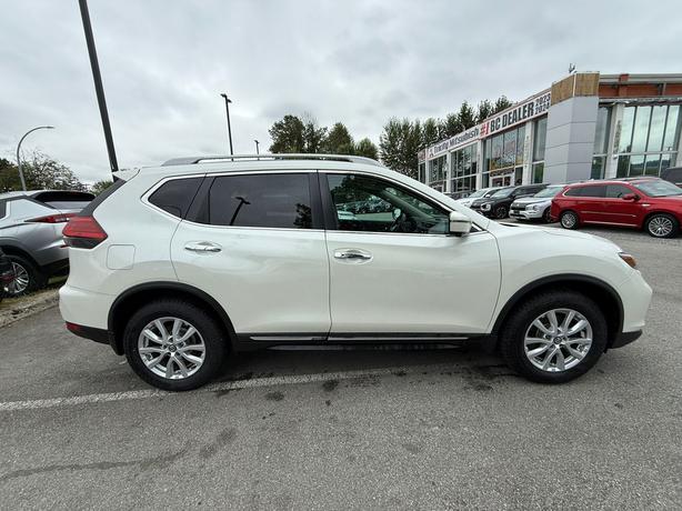 2017 Nissan Rogue SV - One Owner, Navigation, Sunroof, Power Trunk image 5
