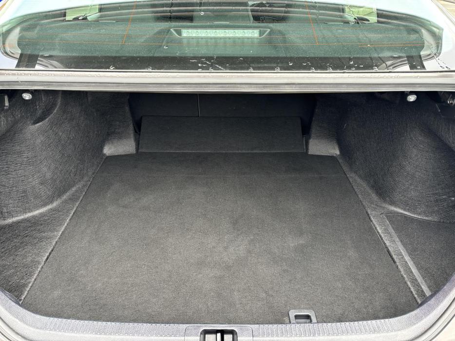2023 Toyota Camry Hybrid Le display photo