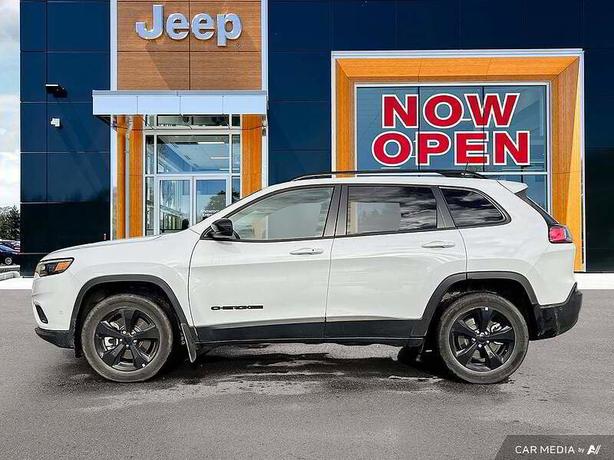 2023 Jeep Cherokee Altitude 4x4 | Panoramic Sunroof | GPS Nav! image 3