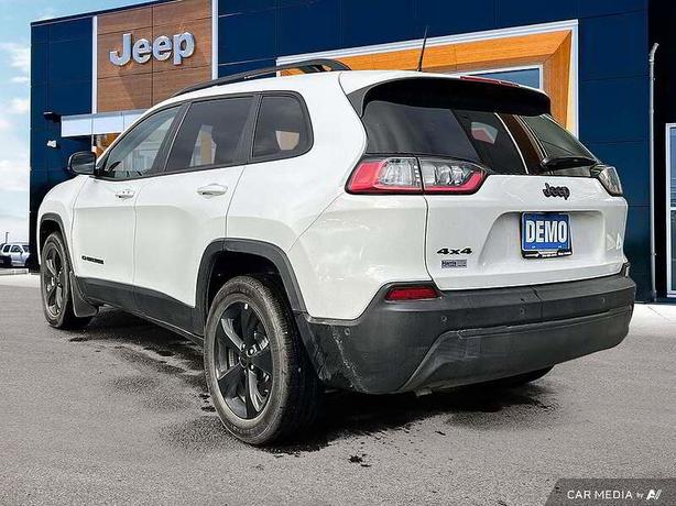 2023 Jeep Cherokee Altitude 4x4 | Panoramic Sunroof | GPS Nav! image 4