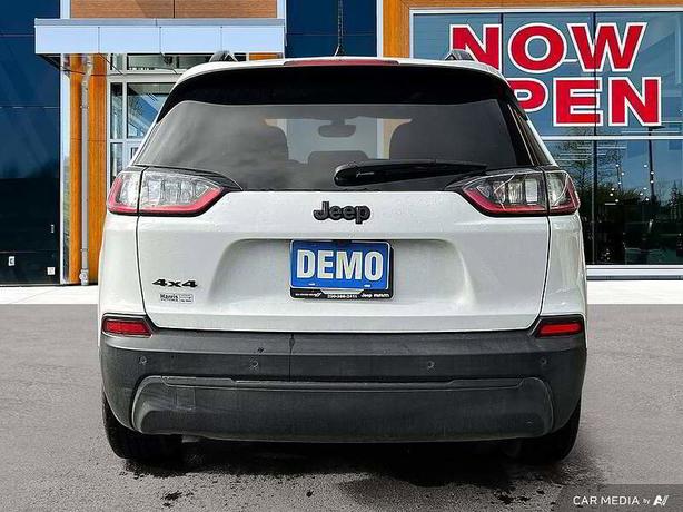 2023 Jeep Cherokee Altitude 4x4 | Panoramic Sunroof | GPS Nav! image 5