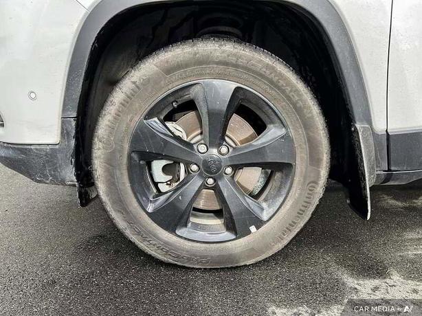 2023 Jeep Cherokee Altitude 4x4 | Panoramic Sunroof | GPS Nav! image 6