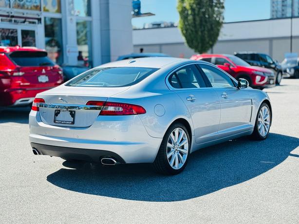 2011 Jaguar XF 4dr Sdn Premium Luxury image 6
